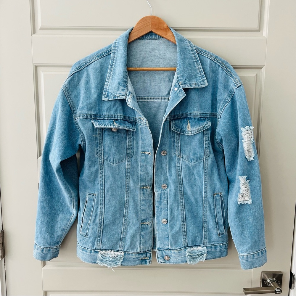 Oversized Shein Denim distress jacket in XS (US - 2) in light wash